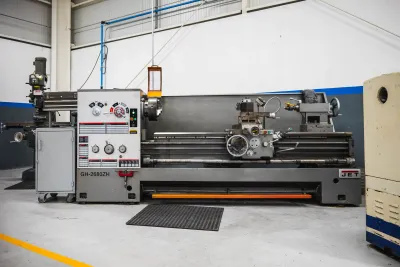 Torno CNC con herramientas vivas